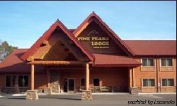 Pine Peaks Lodge And Suites Cross Lake ภายนอก รูปภาพ