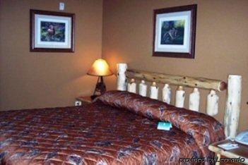 Pine Peaks Lodge & Suites Cross Lake ห้อง รูปภาพ