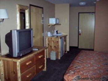 Pine Peaks Lodge & Suites Cross Lake ภายนอก รูปภาพ